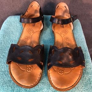 Born sandals   black size 9